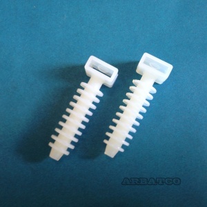 PLUG CABLE TIE